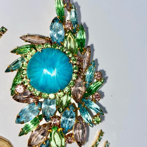 Verified D & E Julianna Large Brooch and Earrings - Picture 8 of 11